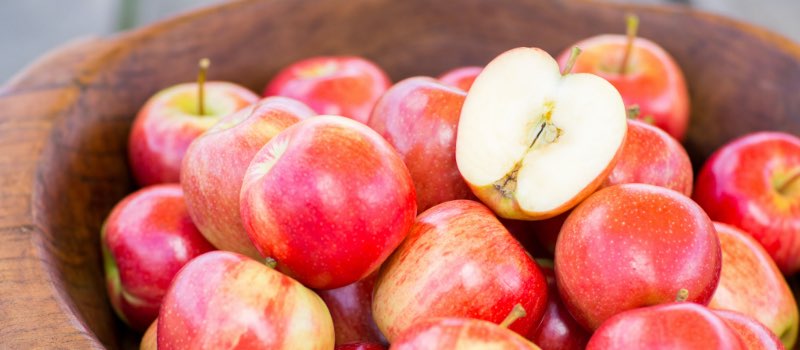 Granny Smith, Royal Gala, Fuji, Pink Lady, Red Delicious, Golden Delicious Apples in a bowl